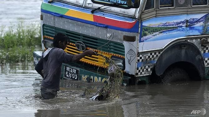 Lũ lụt và lở đất khiến hàng chục người thiệt mạng ở Nepal và Ấn Độ
