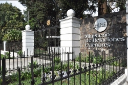 Nặng gánh tài chính, Guatemala đóng cửa đại sứ quán tại Paraguay