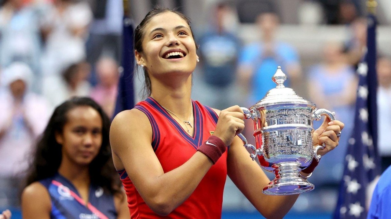 Tại US Open 2021, Emma Raducanu đã tạo nên kỳ tích lịch sử khi trở thành nhà vô địch giải Grand Slam cuối cùng trong năm. (Nguồn: Getty)
