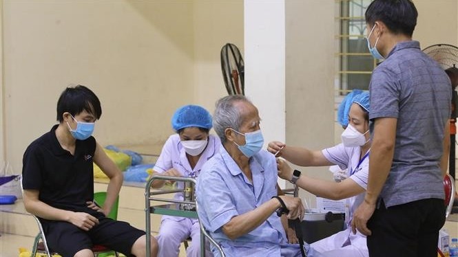 Covid-19 ở Việt Nam trưa 19/9: Đã tiếp nhận hơn 40 triệu liều vaccine; Gần 1.000 ca ở TP. Hồ Chí Minh đang thở máy ở tầng điều trị 3