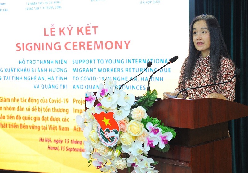Bà Naomi Kitahara, Trưởng Đại diện Quỹ Dân số Liên hợp quốc tại Việt Nam phát biểu tại buổi lễ Lễ ký kết dự án hỗ trợ thanh niên lao động xuất khẩu bị ảnh hưởng bởi dịch Covid-19, ngày 15/9/2021. (Nguồn: TTXVN)