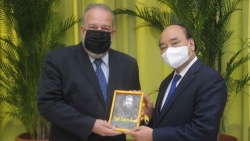 Chủ tịch nước Nguyễn Xuân Phúc hội kiến Thủ tướng Cuba Manuel Marrero Cruz