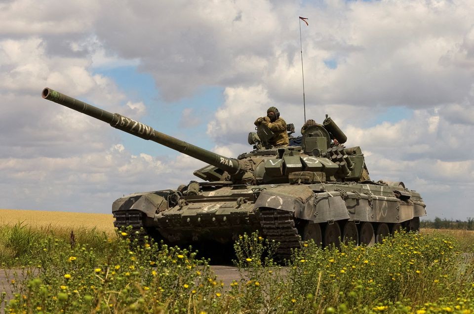 Xe tăng của quân đội Nga tiến vào khu vực Zaporizhzhia, Ukraine, ngày 23/7. (Nguồn: Reuters)