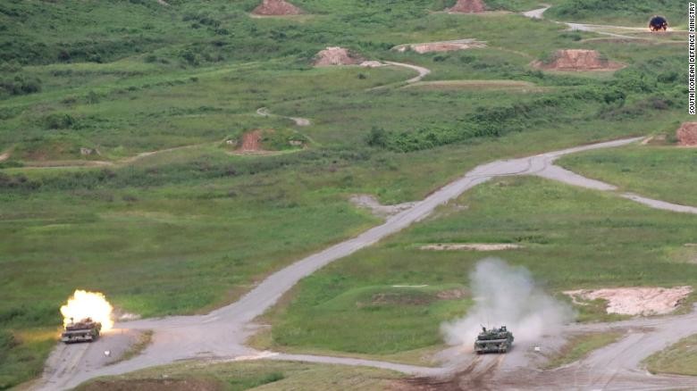 Ngày 31/8, Hàn Quốc và Mỹ đã tiến hành một cuộc diễn tập bắn đạn thật quy mô lớn tại khu vực gần biên giới liên Triều. (Nguồn: CNN)