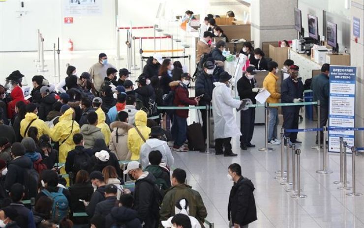 Chờ làm thủ tục ở sân bay Incheon, Hàn Quốc. (Nguồn: Yonhap)