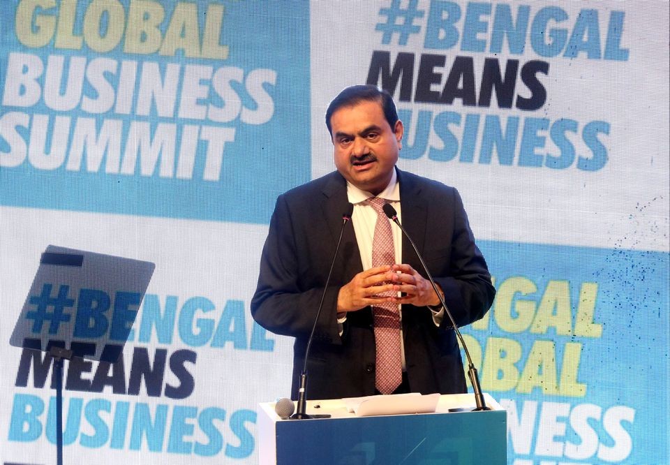Tỷ phú Ấn Độ Gautam Adani phát biểu tại Hội nghị thượng đỉnh kinh doanh toàn cầu Bengal ở Kolkata, Ấn Độ ngày 20/4. (Nguồn: Reuters)
