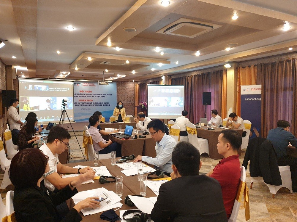 Trong 2 ngày 7-8/10/2021, tại Hà Nội đã diễn ra Hội thảo về chứng cứ là dữ liệu điện tử trong vụ án mua bán người - Kinh nghiệm quốc tế và Việt Nam.