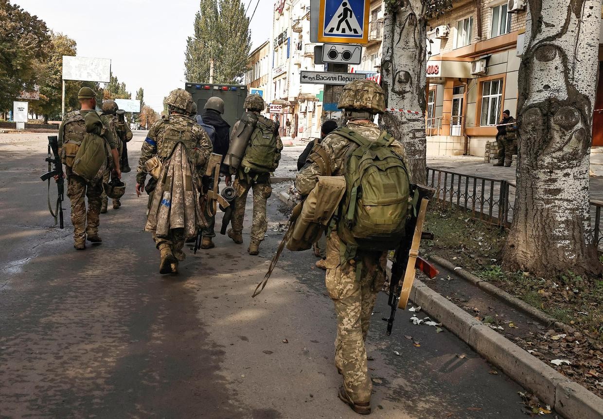 Tình hình Ukraine: Nga rút khỏi thị trấn Lyman; khả năng Pháp 'tiếp tế' 12 pháo tự hành Caesar
