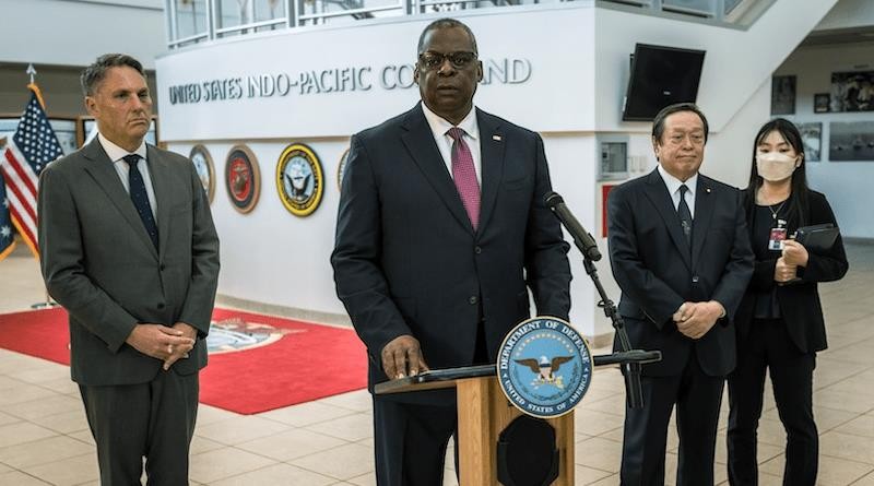 Bộ trưởng Quốc phòng Mỹ, Australia và Nhật Bản tới trụ sở Bộ Chỉ huy Ấn Độ Dương-Thái Bình Dương (USINDOPACOM) của quân đội Mỹ tại Hawaii ngày 1/10. (Nguồn: Bộ Quốc phòng Mỹ)