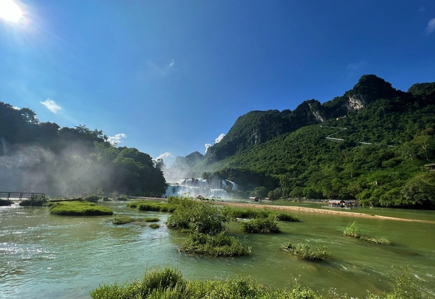 Ban Gioc Waterfall during Autumn days. (Photo: VNA)