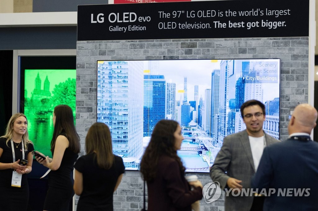 LG Electronics đã công bố dòng sản phẩm tivi OLED 97 inch của hãng, hay còn gọi là OLED evo Gallery Edition tại một hội chợ điện tử tiêu dùng CEDIA tại Dallas. 