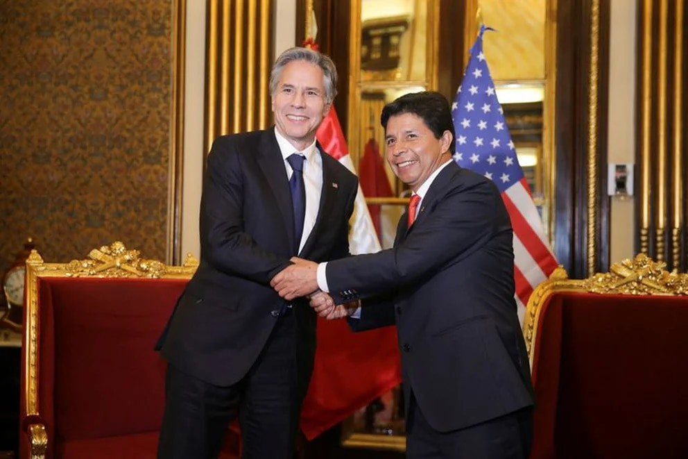 Tổng thống Peru Pedro Castillo và Ngoại trưởng Mỹ Antony Blinken ngày 6/10. (Nguồn: Reuters)