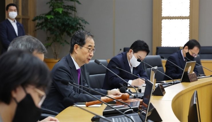 Thủ tướng Hàn Quốc Han Duck-soo tại một cuộc họp nội các ở thủ đô Seoul ngày 5/10. (Nguồn: Yonhap)