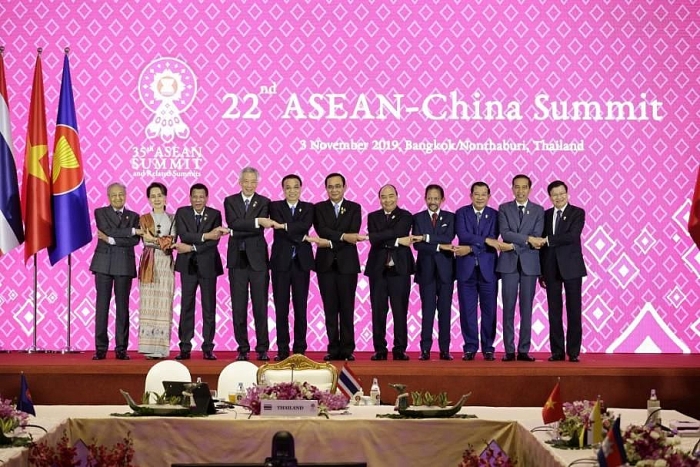 chuyen gia mo hinh tieu asean hay giai phap tranh bi day ra ngoai le