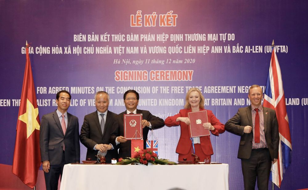 Lễ ký kết Biên bản kết thúc đàm phán Hiệp định Thương mại tự do Việt Nam-Anh chiều 11/12 tại Hà Nội. 