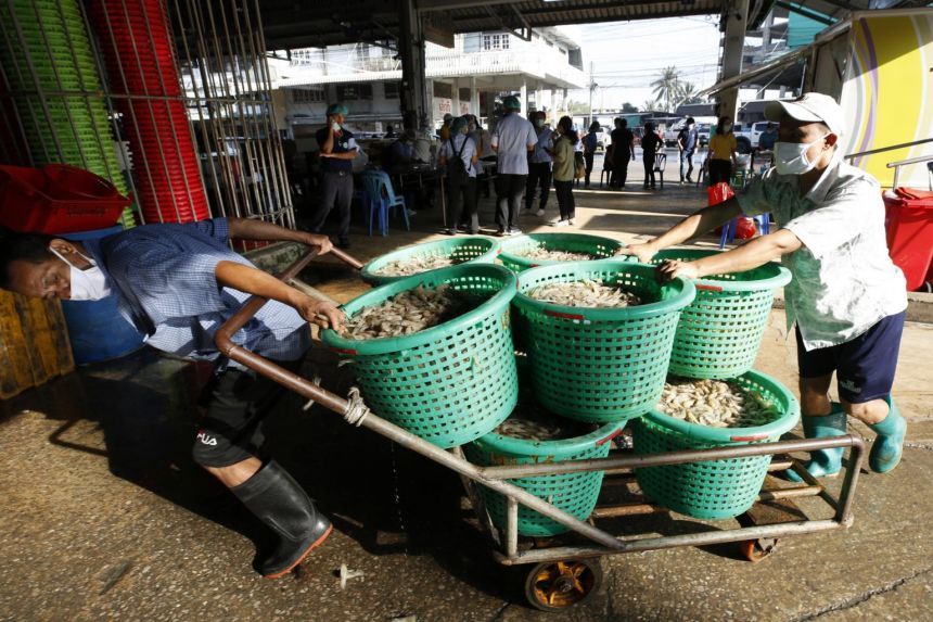 Thái Lan xác nhận ổ dịch Covid-19 mới trong một thị trấn đánh cá ở tỉnh Samut Sakhon,. (Nguồn:  EPA-EFE)