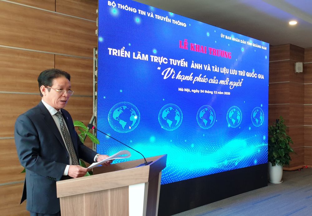 Thứ trưởng Bộ Thông tin Truyền thông Hoàng Vĩnh Bảo phát biểu tại Triển lãm ảnh và tài liệu lưu trữ thành tựu bảo đảm và thúc đẩy quyền con người ở Việt Nam với tên gọi “Vì Hạnh phúc của mỗi người”.