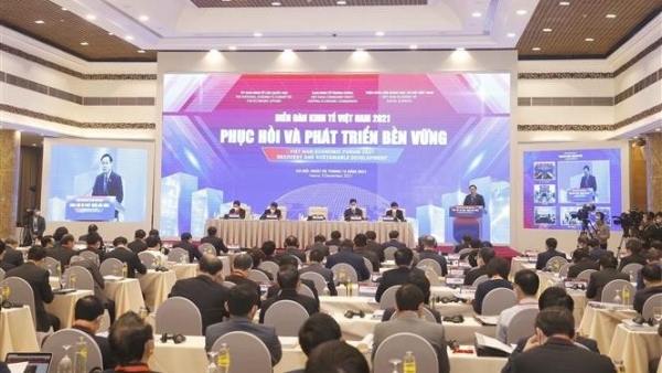 Economic forum discusses ways to fuel recovery, sustainable development