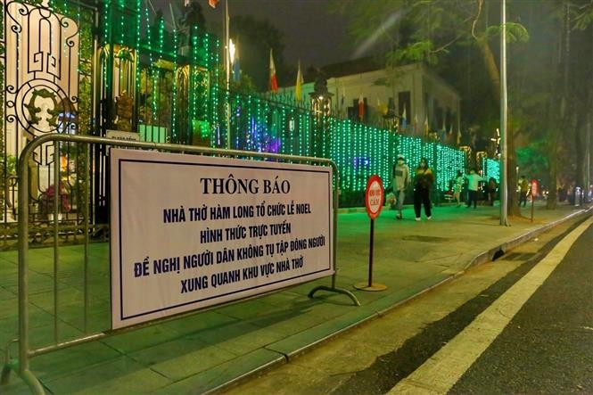 Giáng sinh năm nay Nhà thờ Hàm Long không tổ chức làm lễ trực tiếp mà chỉ làm trực tuyến. (Nguồn: TTXVN)