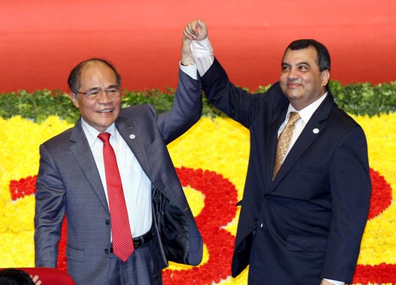 phia sau thanh cong cua ipu 132