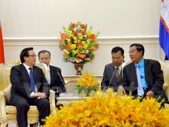 Lãnh đạo, chính phủ Campuchia tiếp Đặc phái viên của Tổng Bí thư