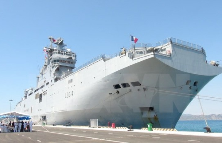 Tàu Tonnerre của Hải quân Pháp cập cảng quốc tế Cam Ranh