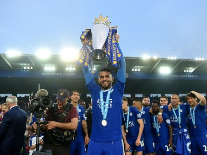 Riyad Mahrez cam kết tương lai với Leicester