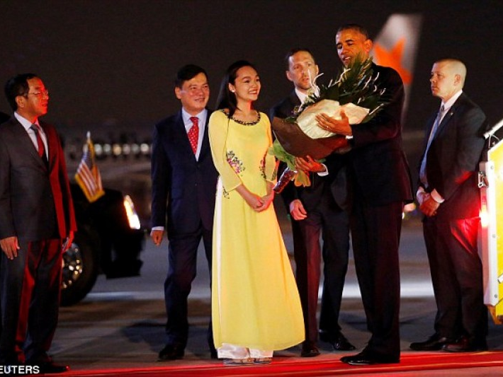 (Video) Tổng thống Hoa Kỳ Barack Obama rời Air Force One
