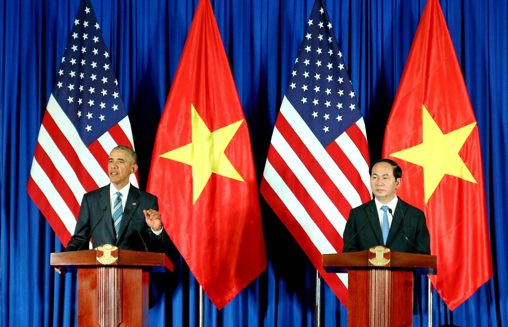 Báo quốc tế đưa tin Hoa Kỳ dỡ bỏ cấm vận vũ khí với Việt Nam