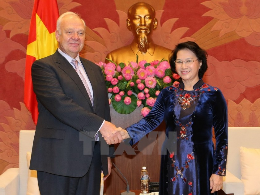 Chủ tịch Quốc hội Nguyễn Thị Kim Ngân tiếp Đại sứ LB Nga
