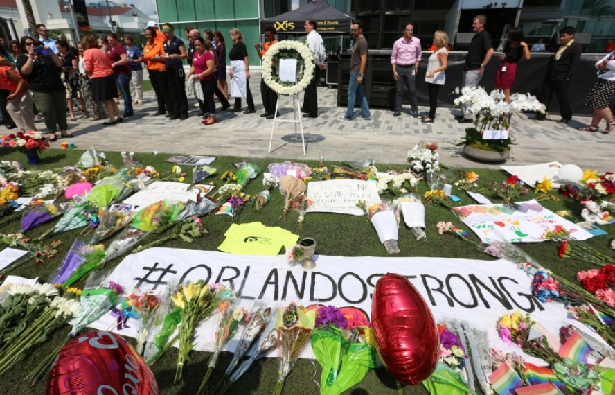 Chia buồn sau vụ xả súng tại thành phố Orlando