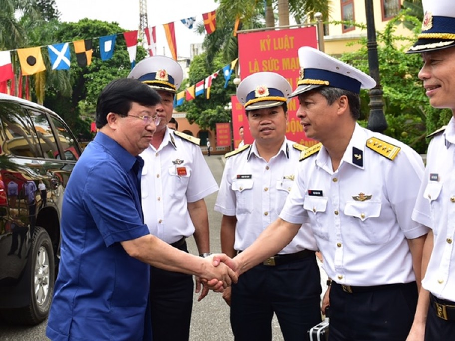 Phó Thủ tướng Trịnh Đình Dũng chỉ đạo tìm kiếm vụ máy bay gặp nạn