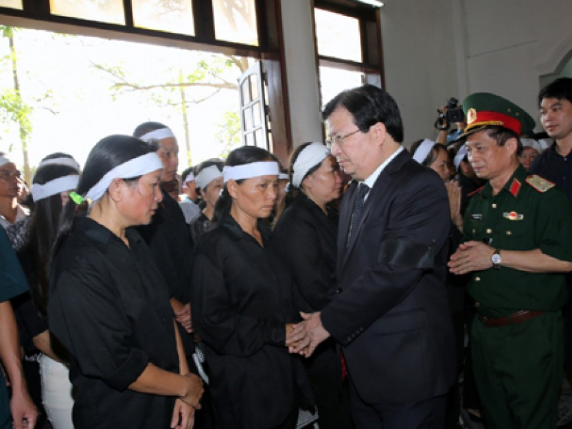 Thủ tướng, các Phó Thủ tướng viếng Đại tá liệt sĩ Trần Quang Khải
