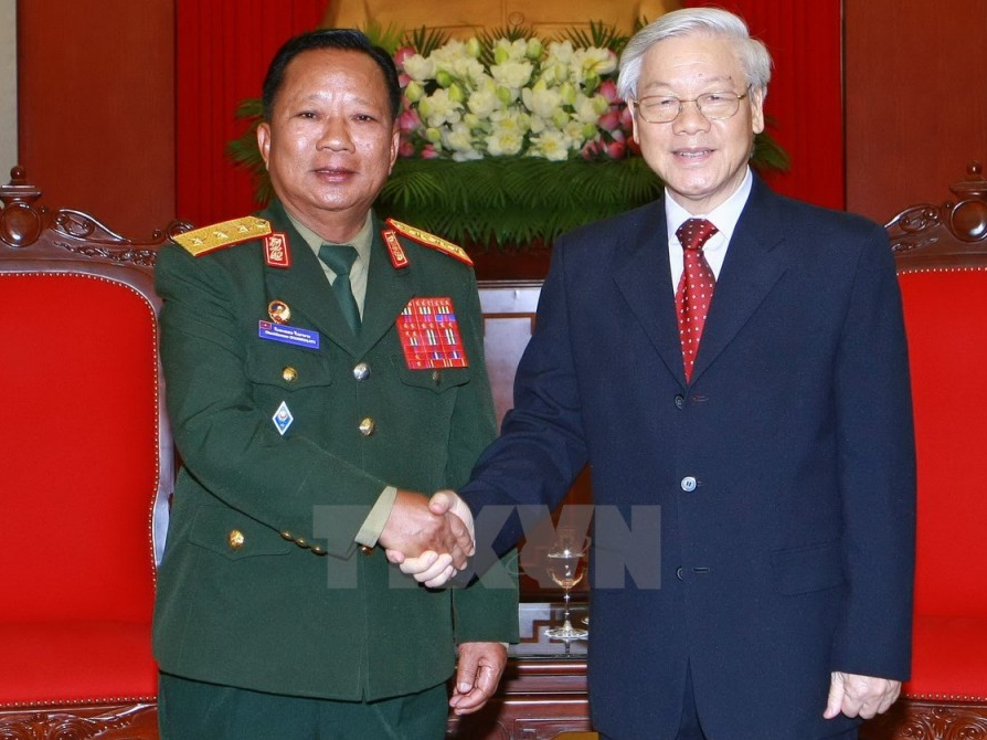 Tổng Bí thư Nguyễn Phú Trọng tiếp Bộ trưởng Bộ Quốc phòng Lào