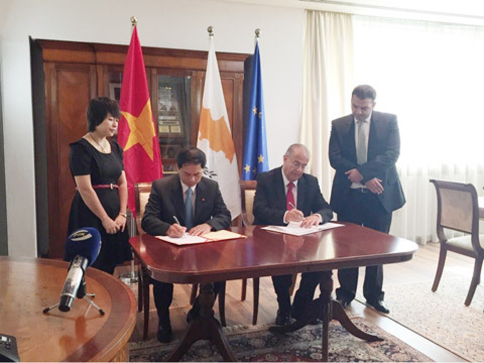 Phê duyệt Hiệp định miễn thị thực Việt Nam - Síp