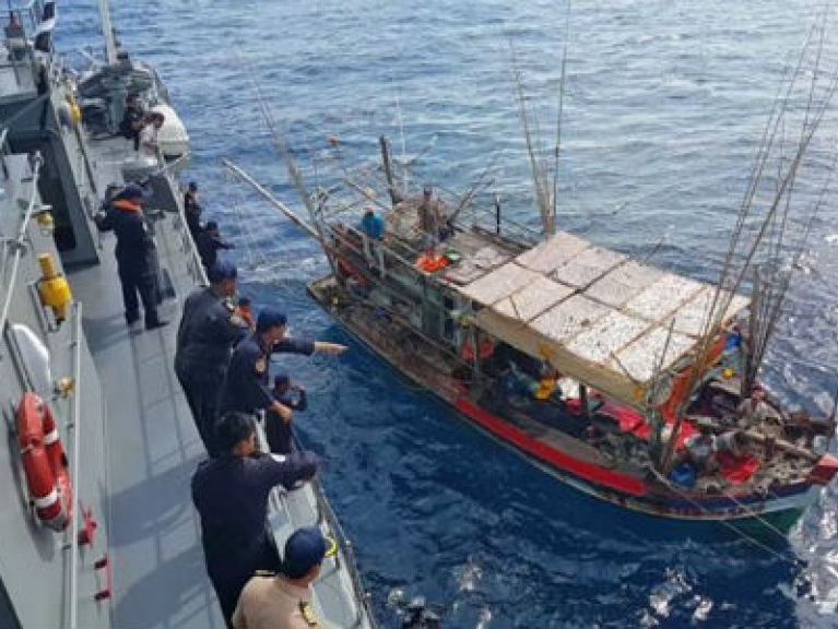 Thái Lan cam kết tìm kiếm ngư dân Việt Nam mất tích