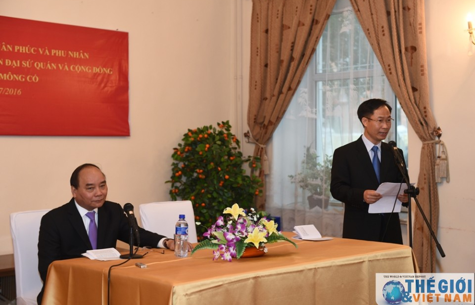 Thủ tướng thăm Đại sứ quán Việt Nam tại Mông Cổ