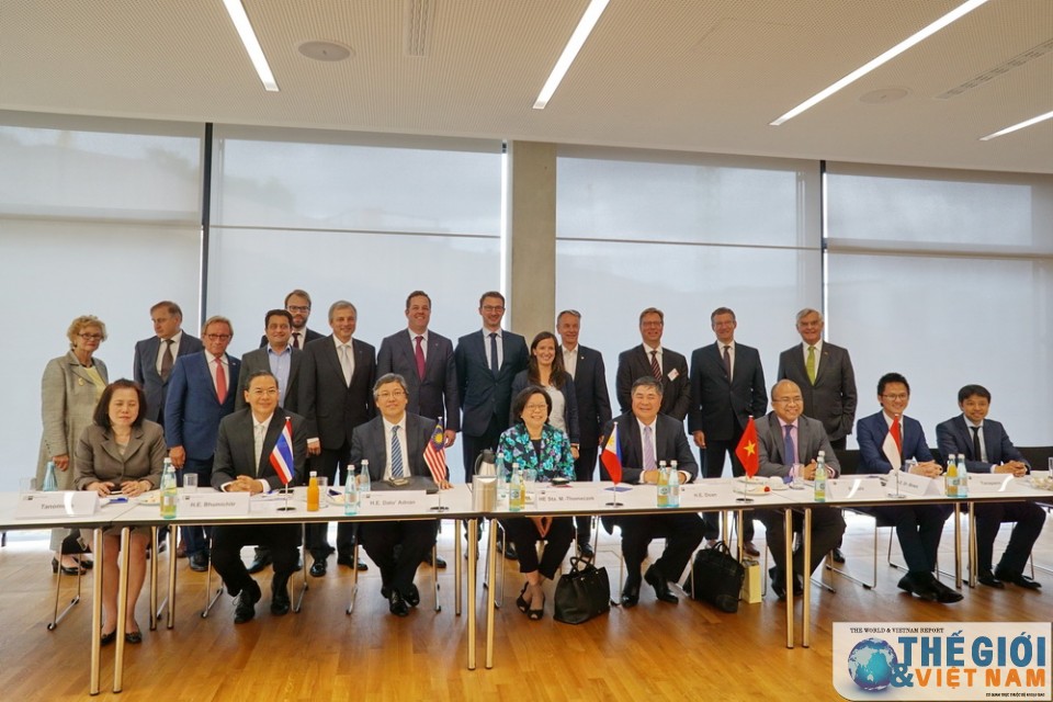 viet nam tham gia doan dai su asean tham bang baden w rttemberg