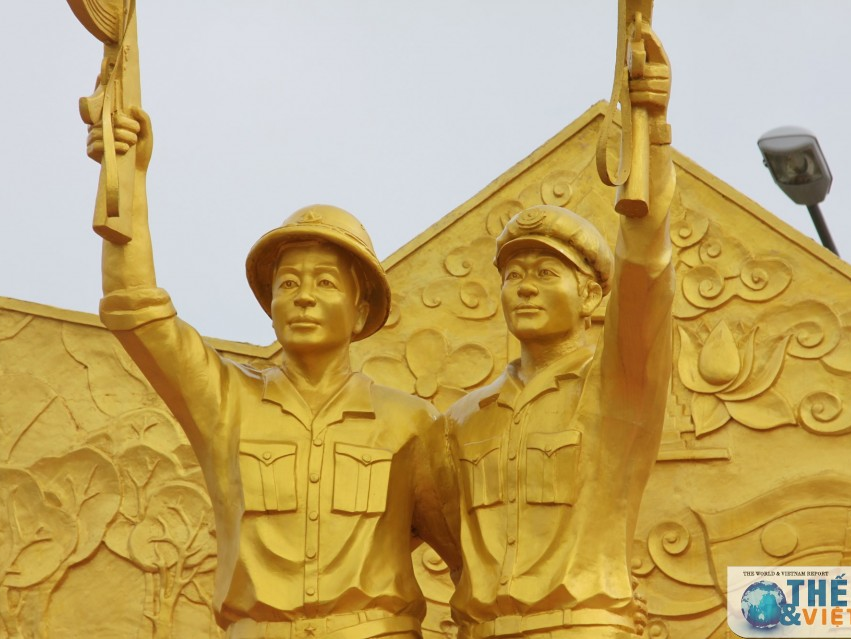 Dâng hương tưởng niệm liệt sĩ Liên quân Lào – Việt