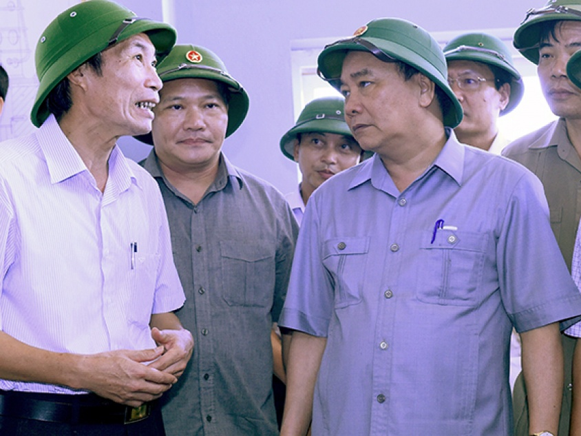 Thủ tướng kiểm tra việc khắc phục hậu quả bão số 1 tại Nam Định