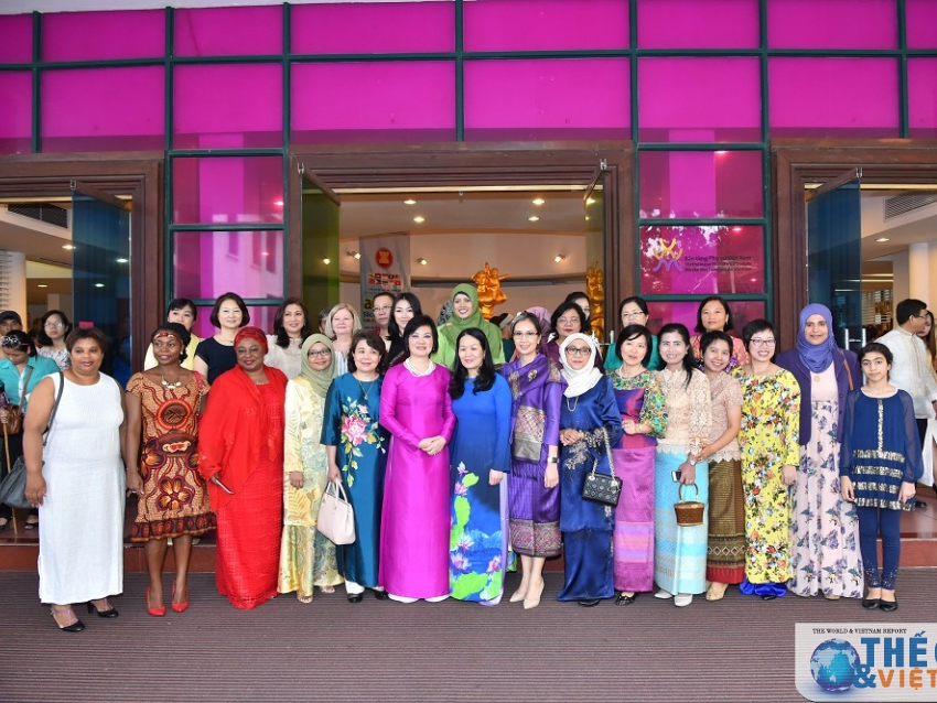 Khai mạc triển lãm “ASEAN – Sắc màu văn hóa” tại Hà Nội