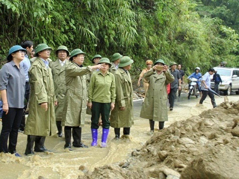 Bằng mọi phương tiện, lực lượng, tìm kiếm người mất tích do lũ quét tại Lào Cai