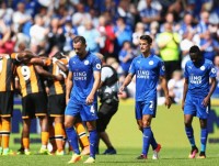 Leicester thất bại ngày ra quân, Man City nhọc nhằn hạ Sunderland