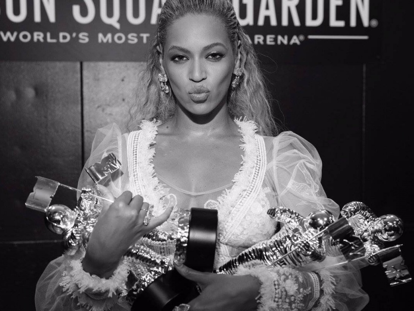 MTV Video Music Awards 2016: Beyonce đại thắng, Adele "trắng tay"