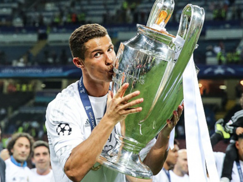 HLV Zidane bất ngờ “thăng chức” cho Ronaldo