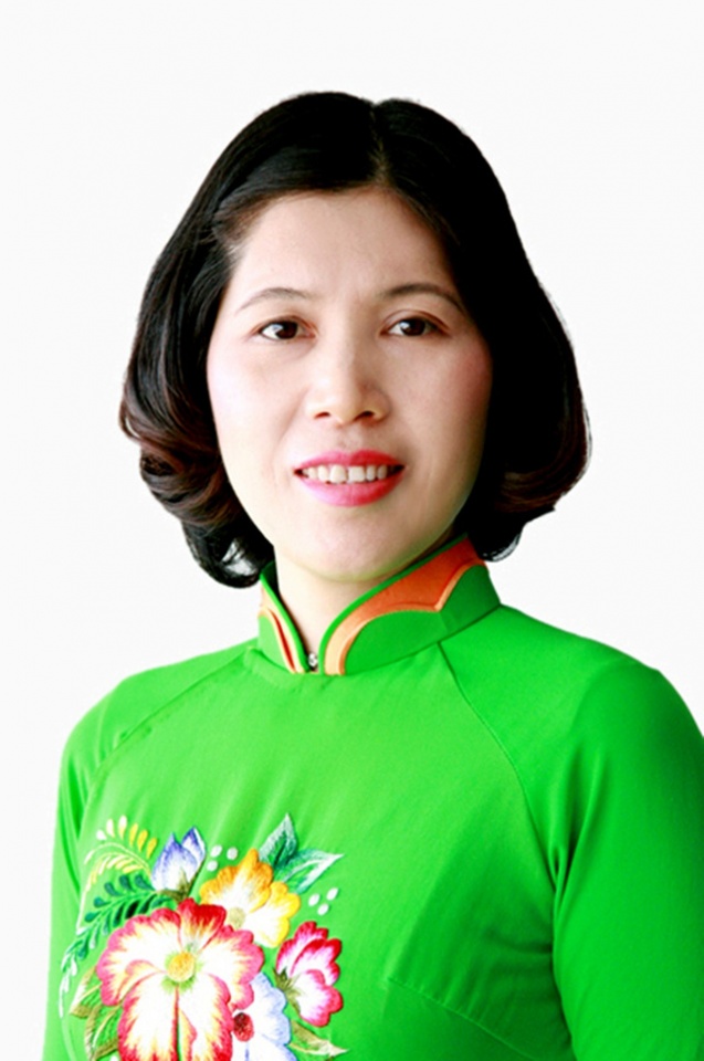 nhieu doan khach quoc te chon may ao dai ngay khi den ha noi