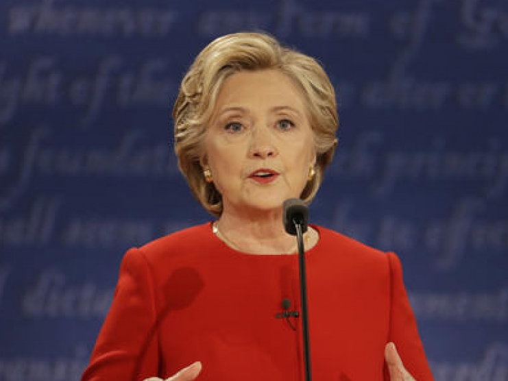 Bà Clinton chỉ trích FBI mở lại điều tra bê bối email