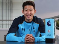 son heung min duoc huy the do sau cu vao bong voi andre gomes