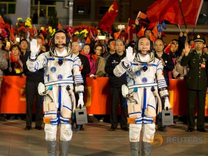 Trung Quốc phóng tàu vũ trụ Thần Châu 11