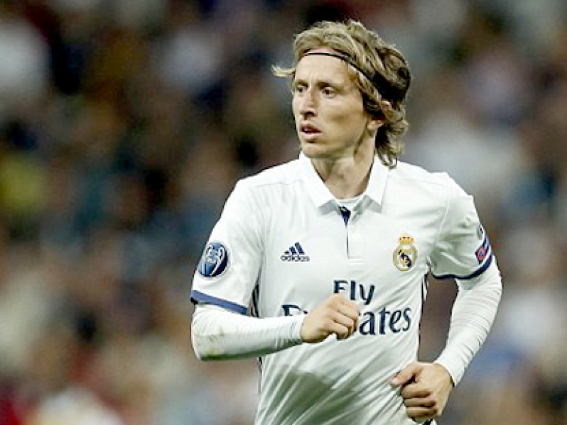 Real Madrid gia hạn hợp đồng với Luka Modric tới năm 2020
